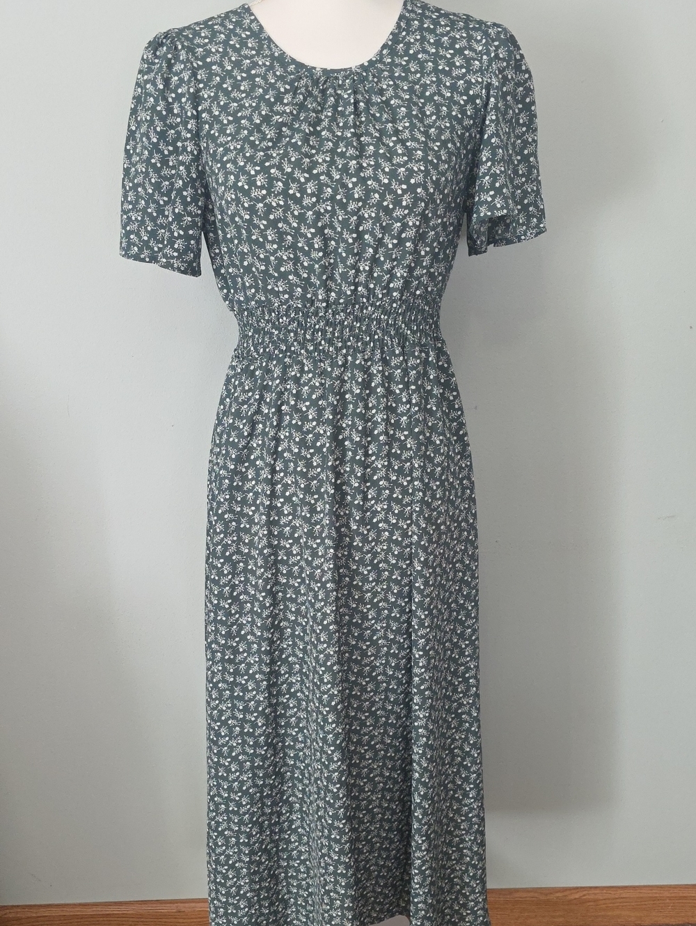 Women's Green Floral Short-Sleeve Midi Dress
